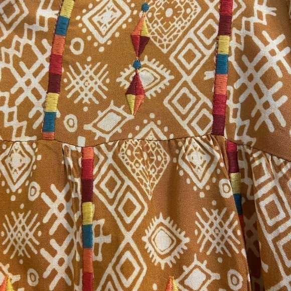 SAVANNA Jane Embroidery Aztec Design Top - Picture 4 of 6